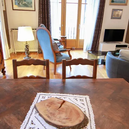 La Glycine Du Faubourg Apartment