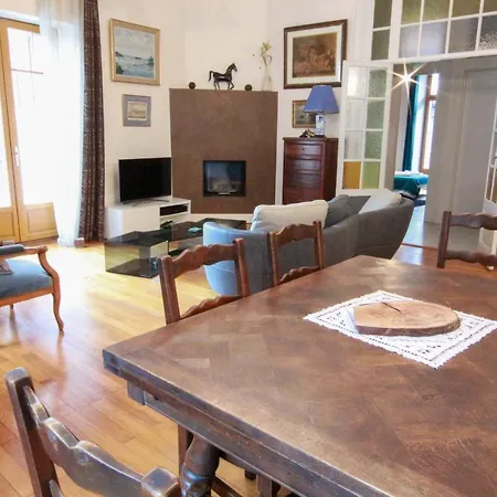 La Glycine Du Faubourg Apartment